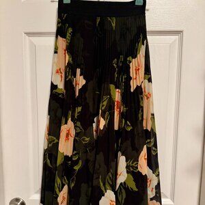 Aritzia Wilfred New twirl pleated black/floral skirt xxs